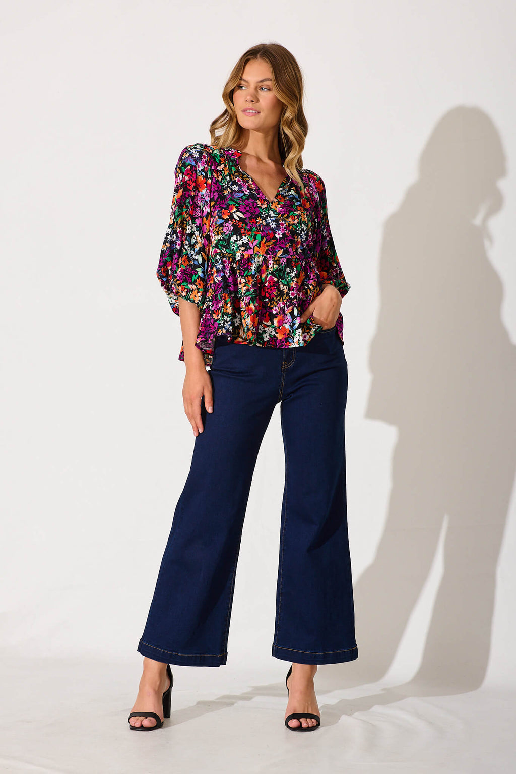Talena Top In Black Multi Floral