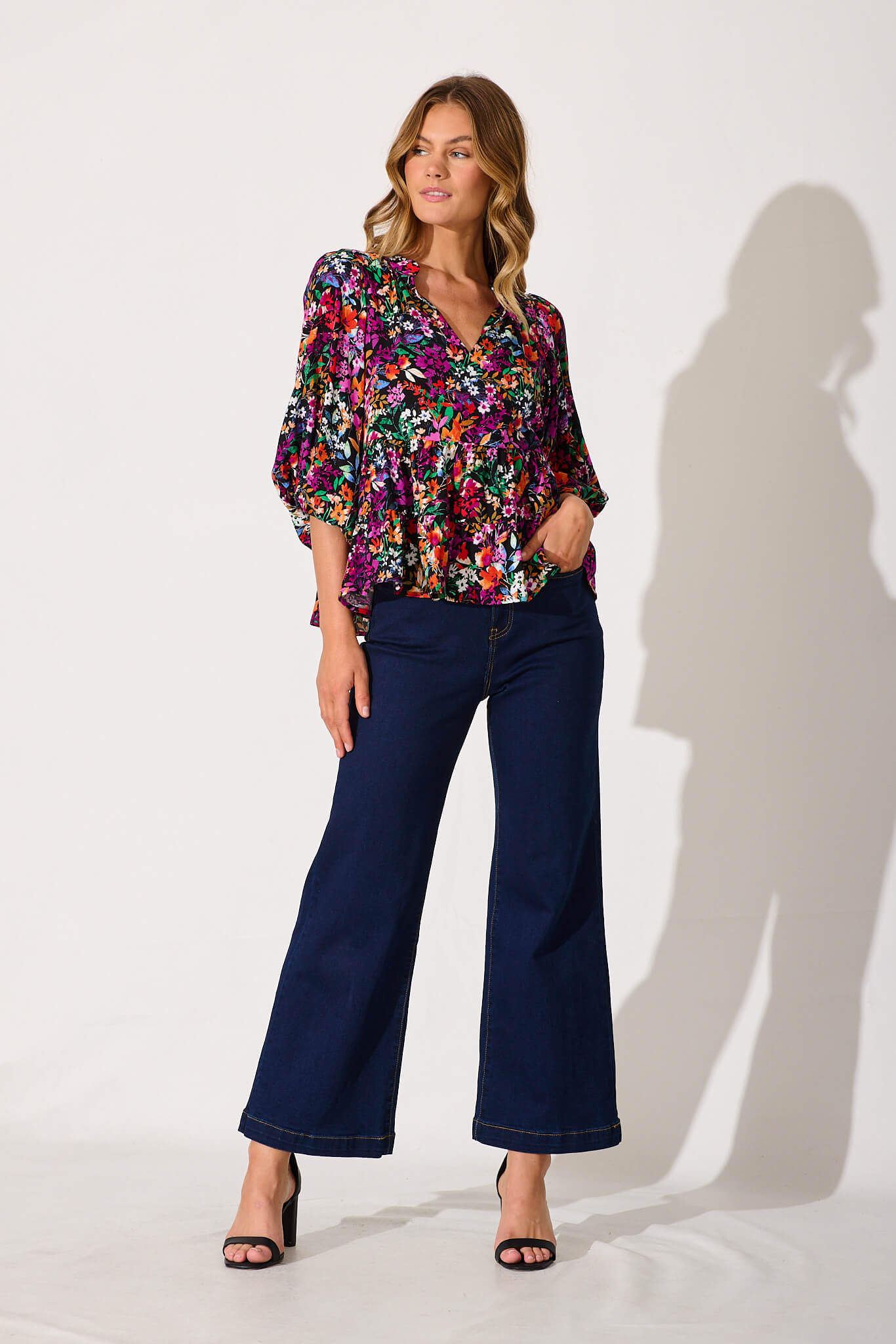 Talena Top In Black Multi Floral