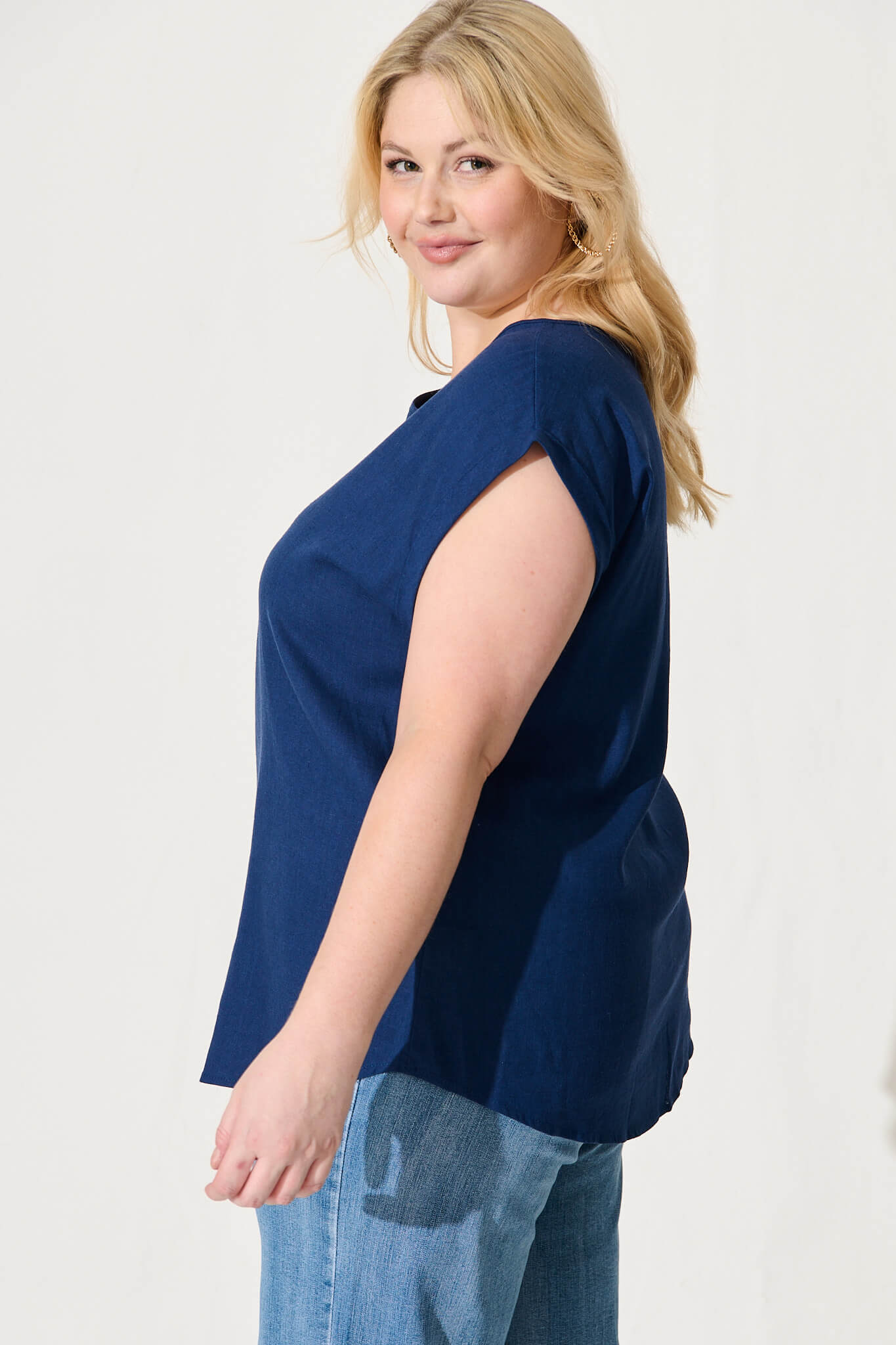 Rejina Top In Navy Linen Blend