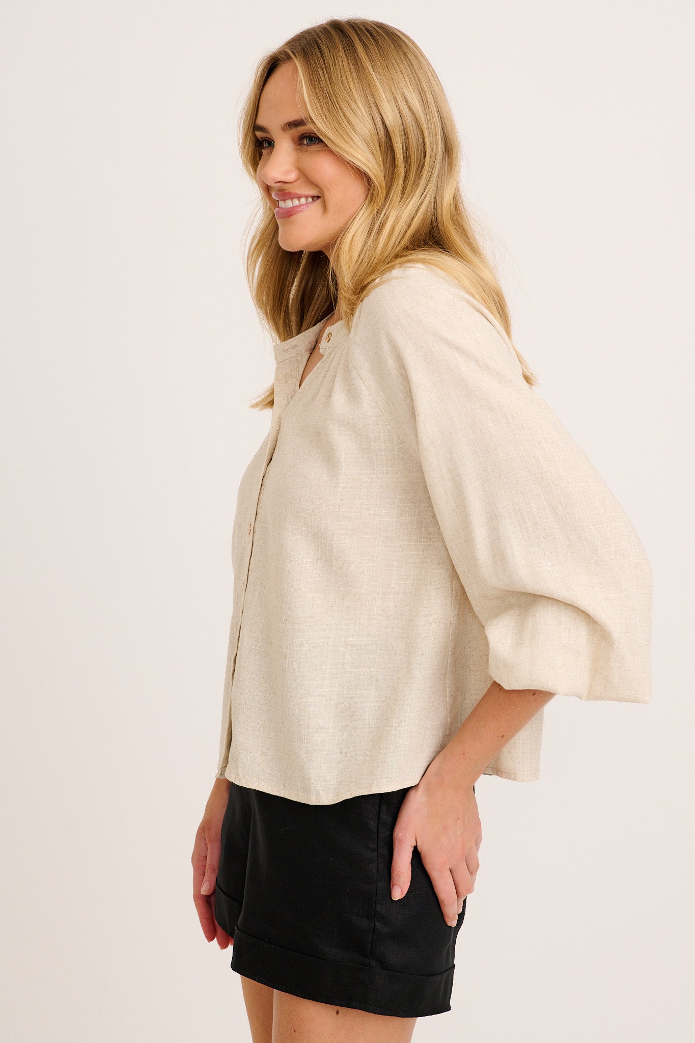 Island Whisperer Top in Oatmeal Linen Blend