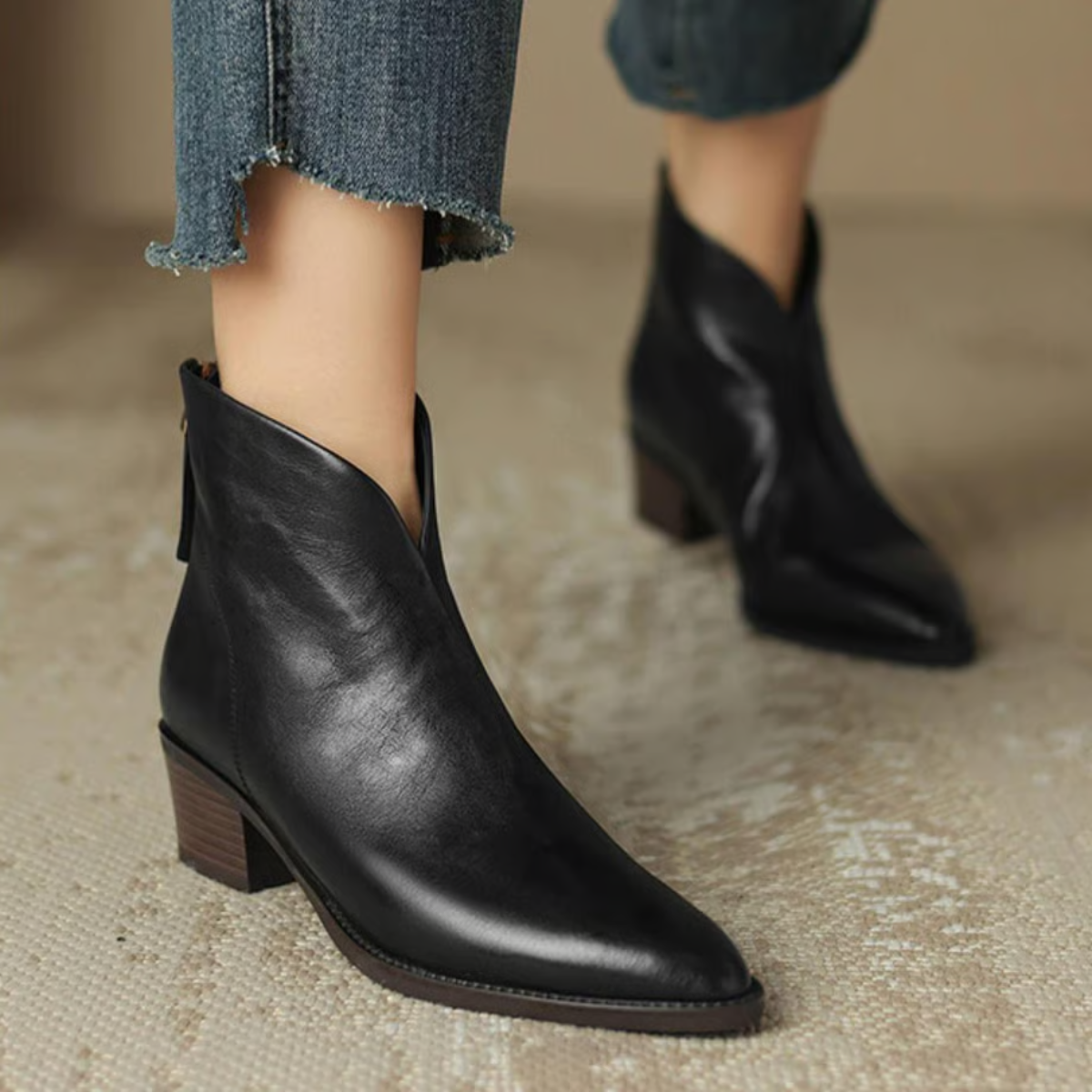 Black / 10