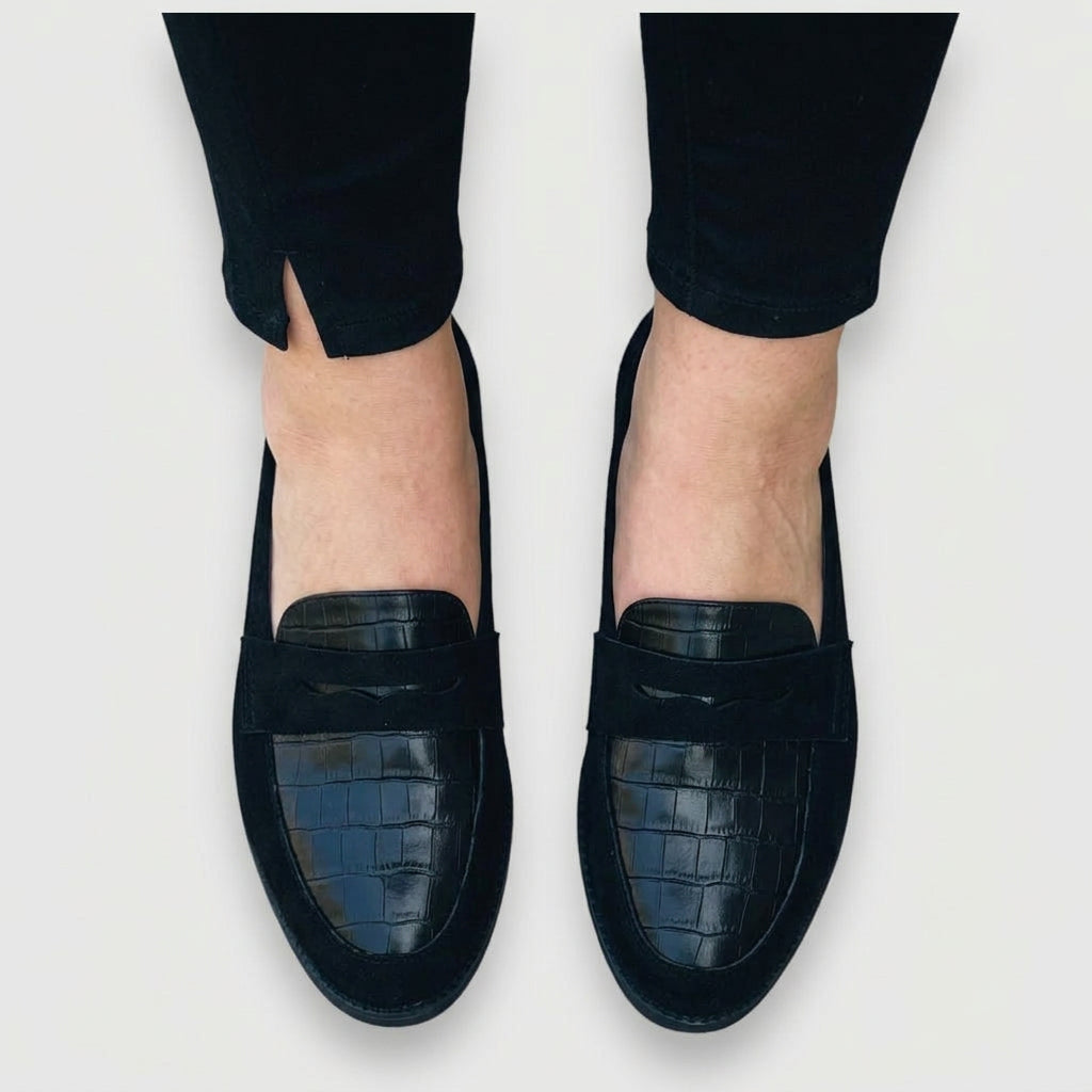 Black / 10